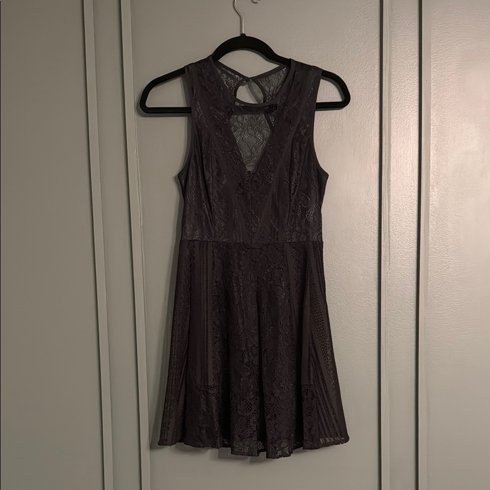 Elegant Lace Sleeveless Dress